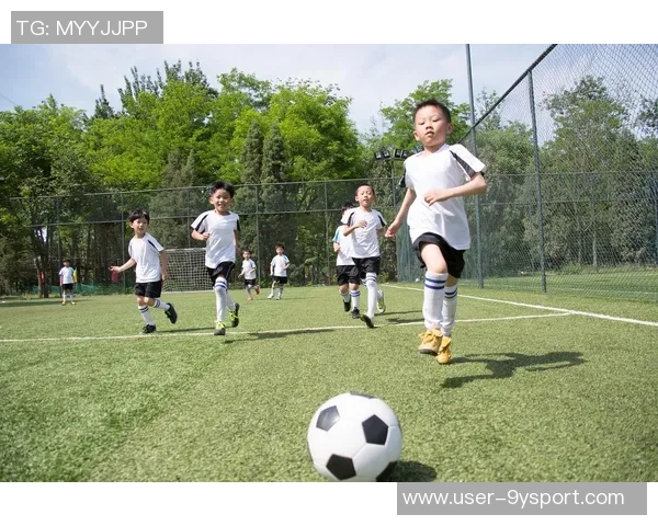 足球宝贝在绿茵场上的激情时刻与梦想追逐的故事