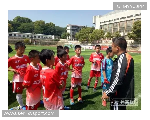 银河足球队特训计划全面升级助力球员技能提升与团队协作能力增强